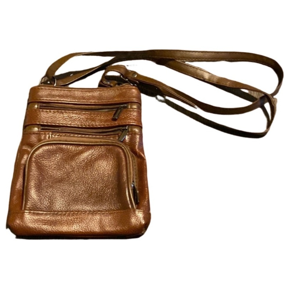 Brown crossbody purse. No brand. Really cute for all of your essentials!